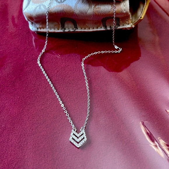 Lia sophia NEW Austrian Crystal necklace. - Picture 3 of 5